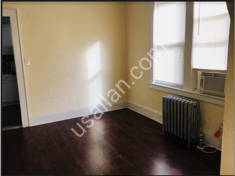 9 evelyn living room2 pic.png