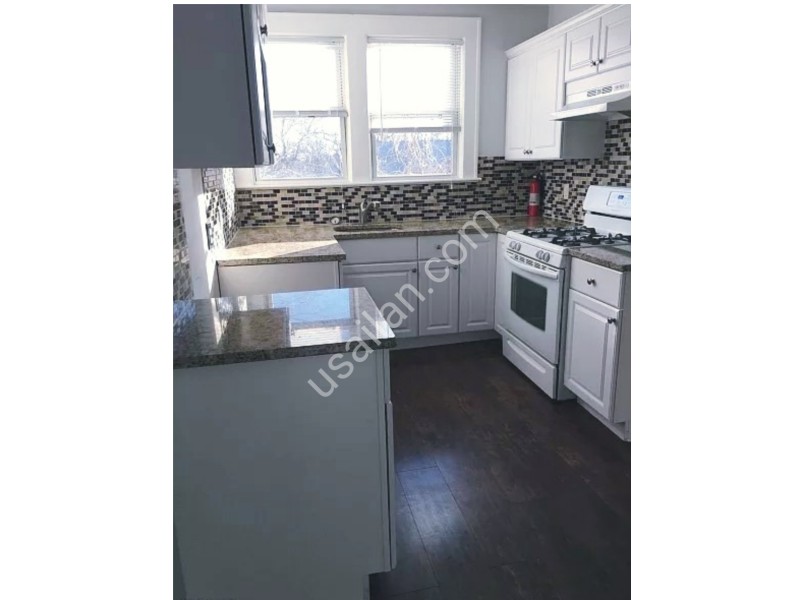 9 evelyn kitchen pic 2R.png